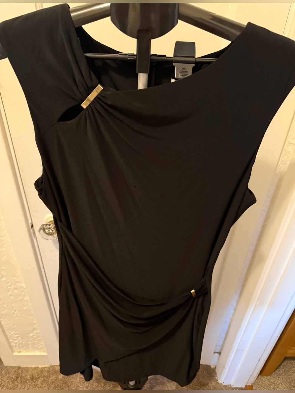 Cache vintage Women's Black Sleeveless Draped Cocktail Dress